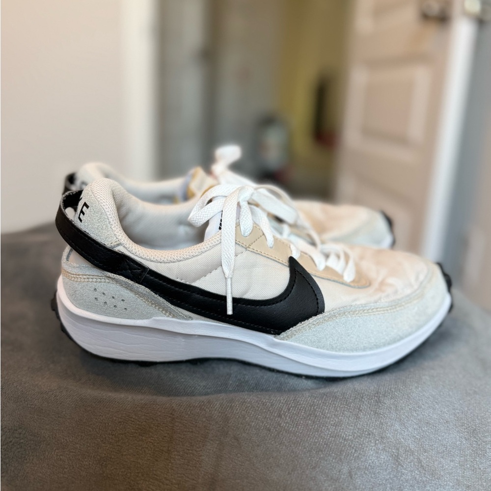 Nike Women's White and Black Waffle Sneakers
